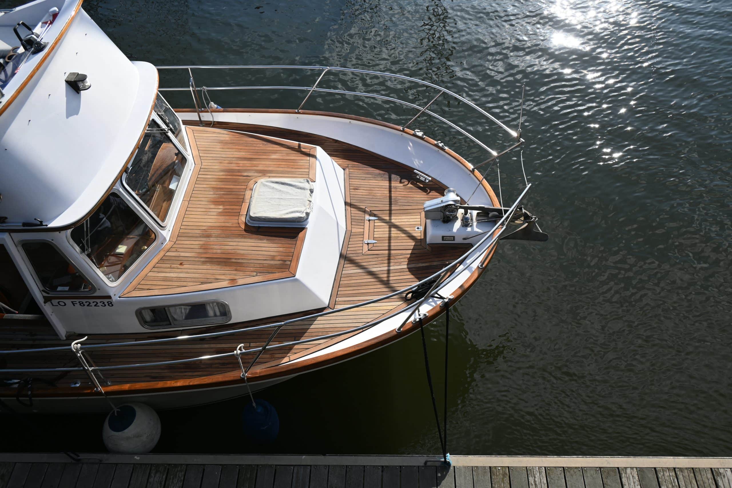 Travaux nautiques vedette vue de dessus